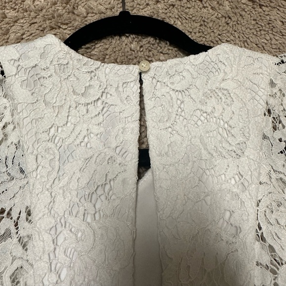 BCBG White Lace Criss Cross Cut Out Ruffle Top size XS - Picture 5 of 10